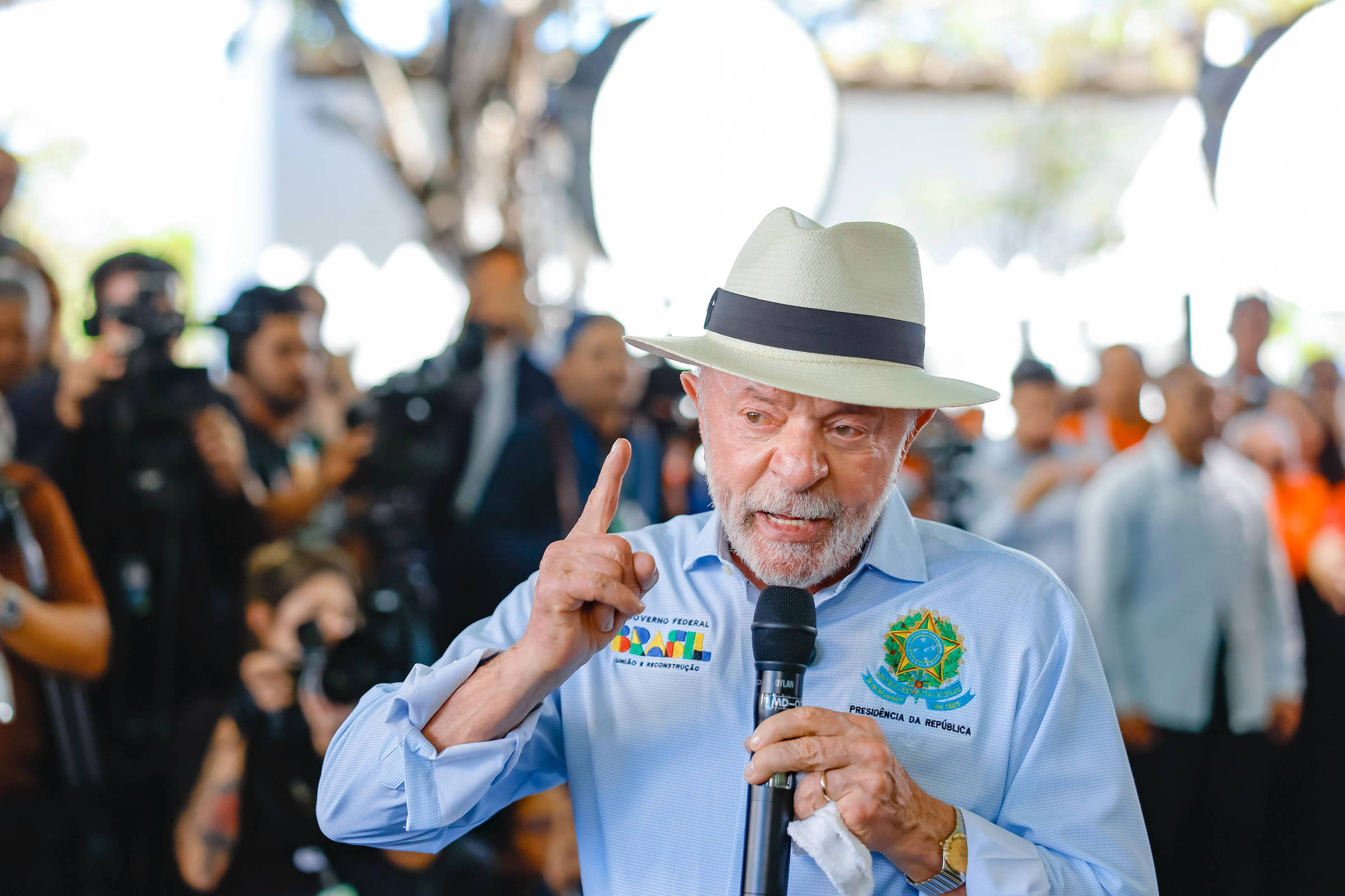 Lula liga tarifaço dos EUA a Flávio Bolsonaro e chama senador de “traidor da pátria”