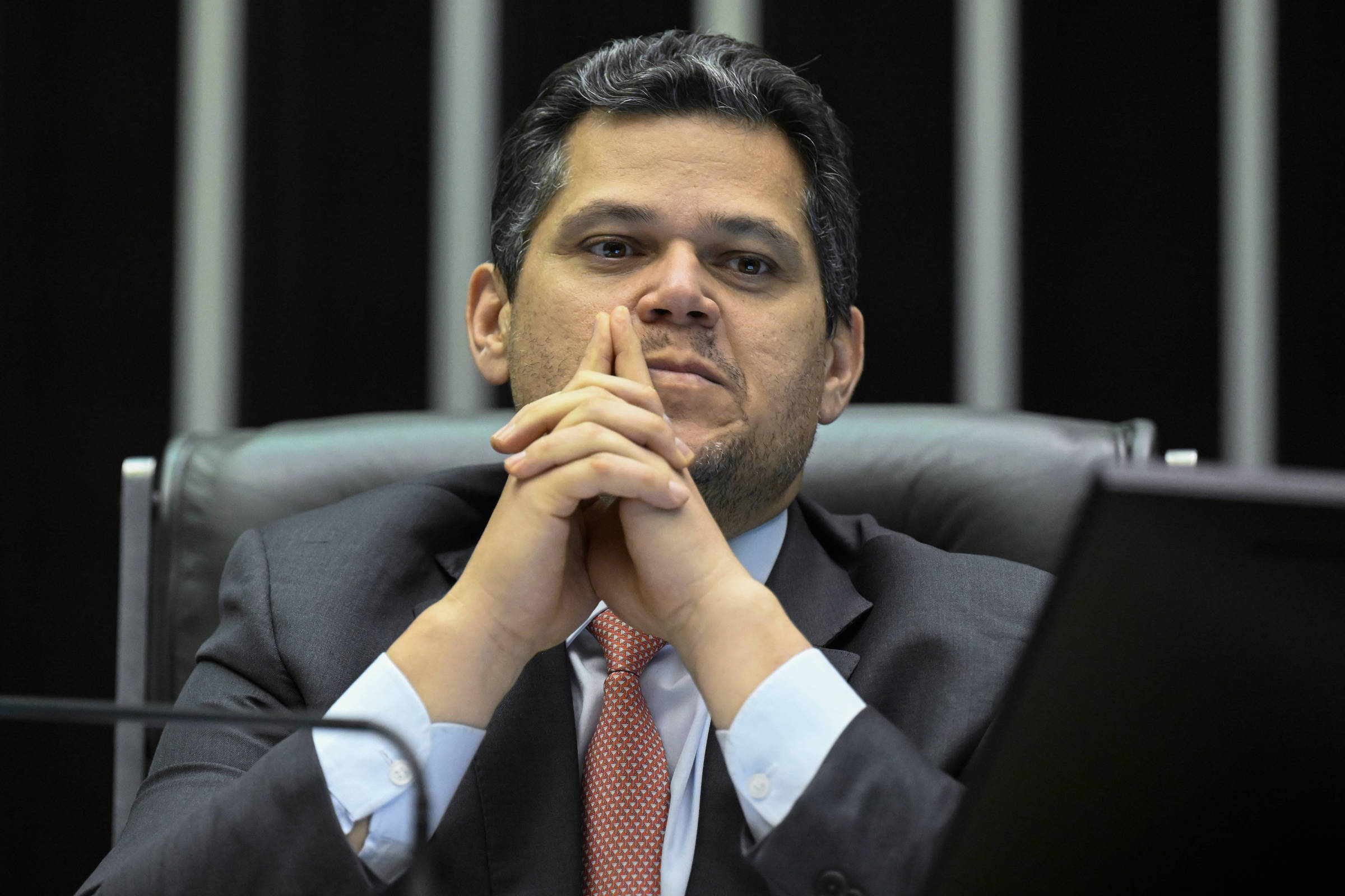 Alcolumbre freia PEC do fim da escala 6x1 e diz que Senado não votará proposta com pressa