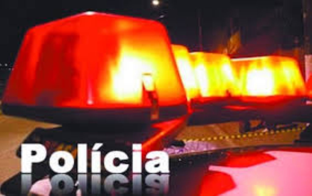 Motociclista morre após perder controle da moto e ser atropelado por carreta na BR-116