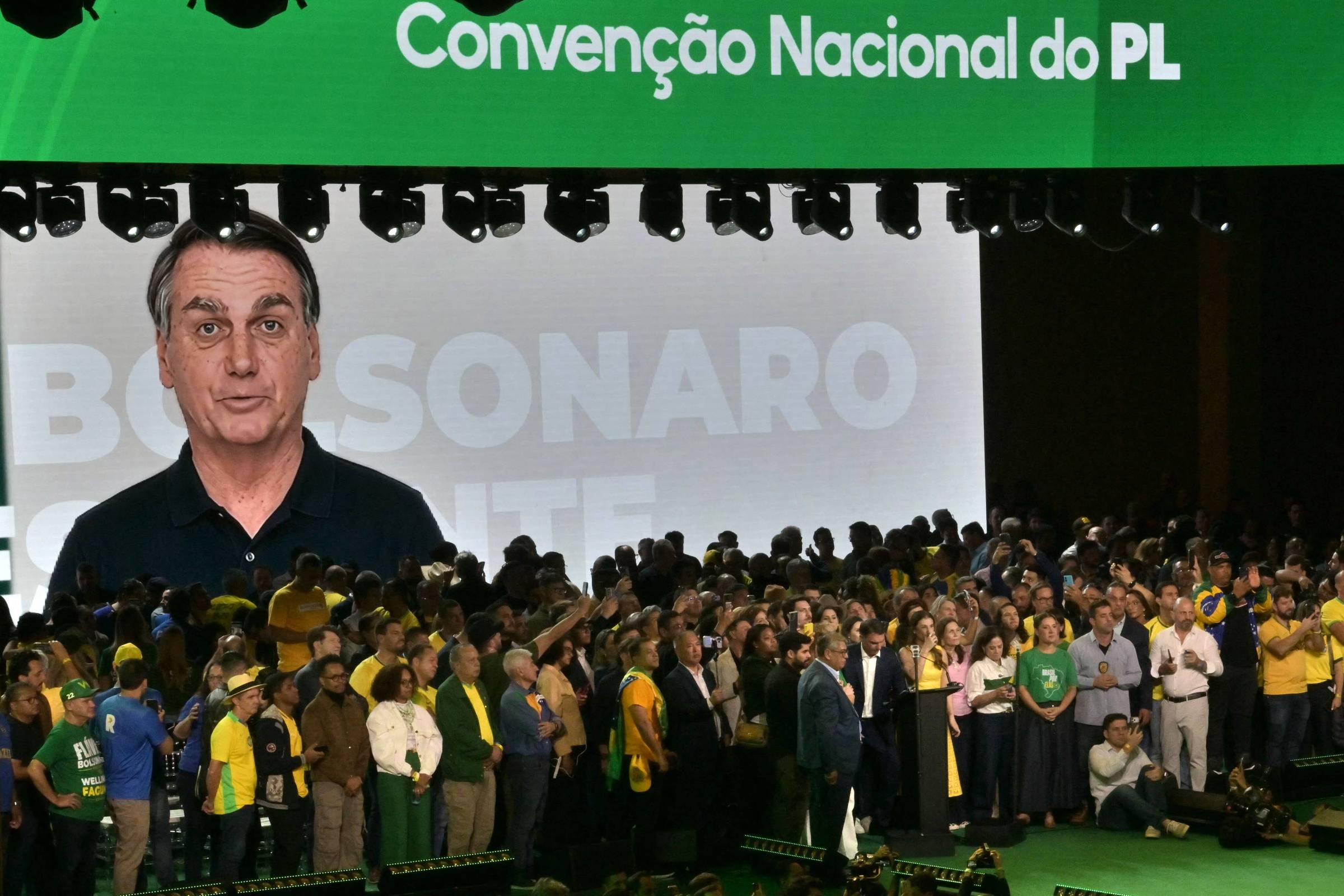 Bolsonaro diz ao STF que não autorizou uso de imagem gerada por IA em convenção do PL