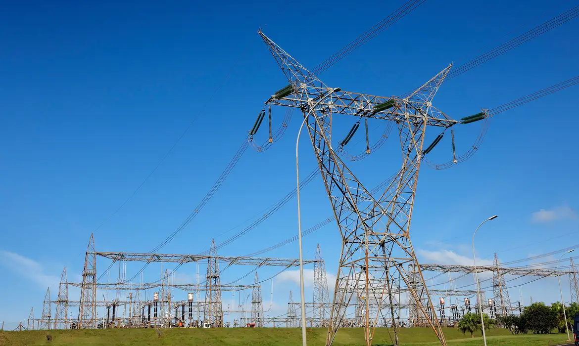 Consumidores poderão escolher de quem comprar energia elétrica a partir de 2027