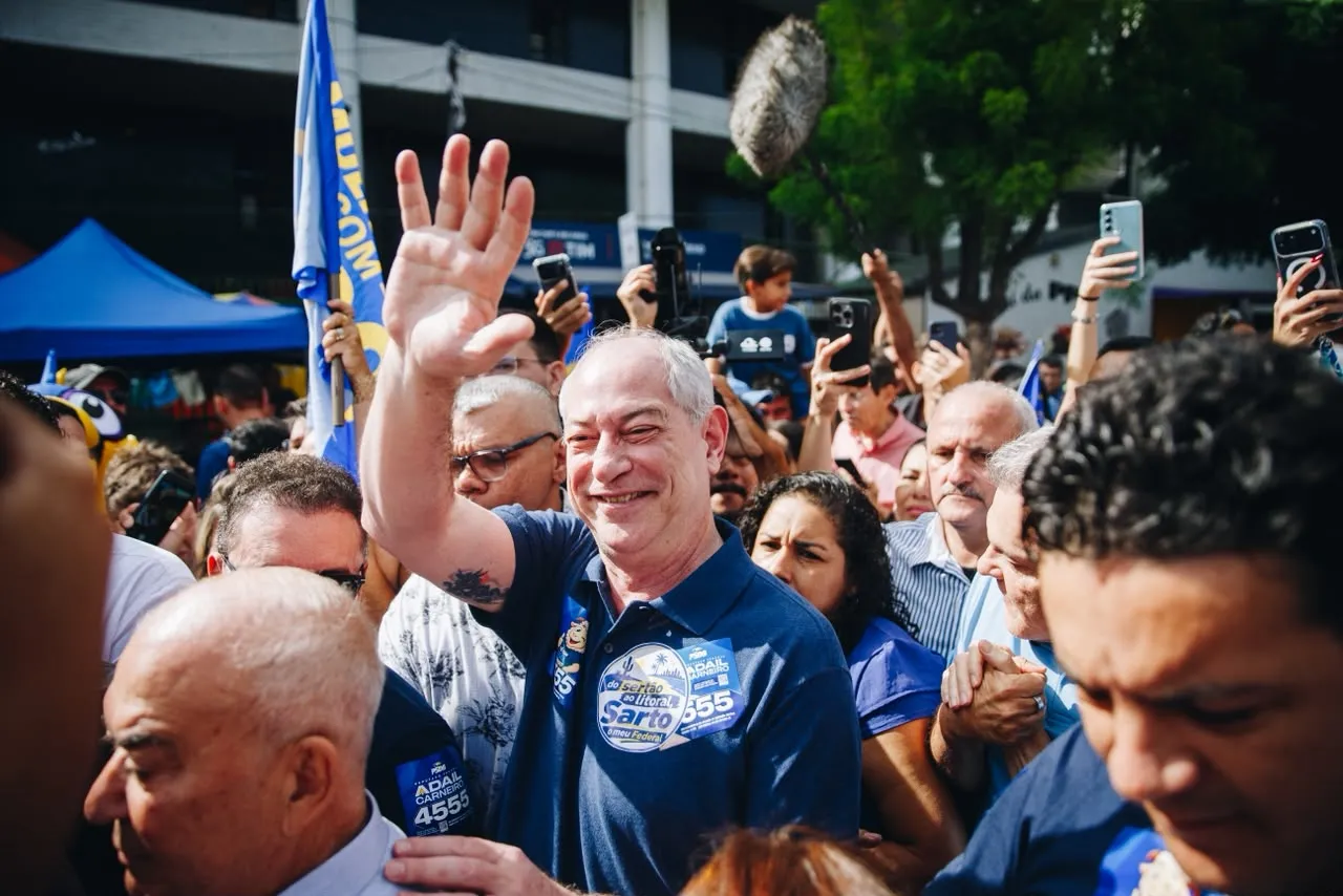 Ciro inicia campanha ao Governo do Ceará com visita ao Mercado Central
