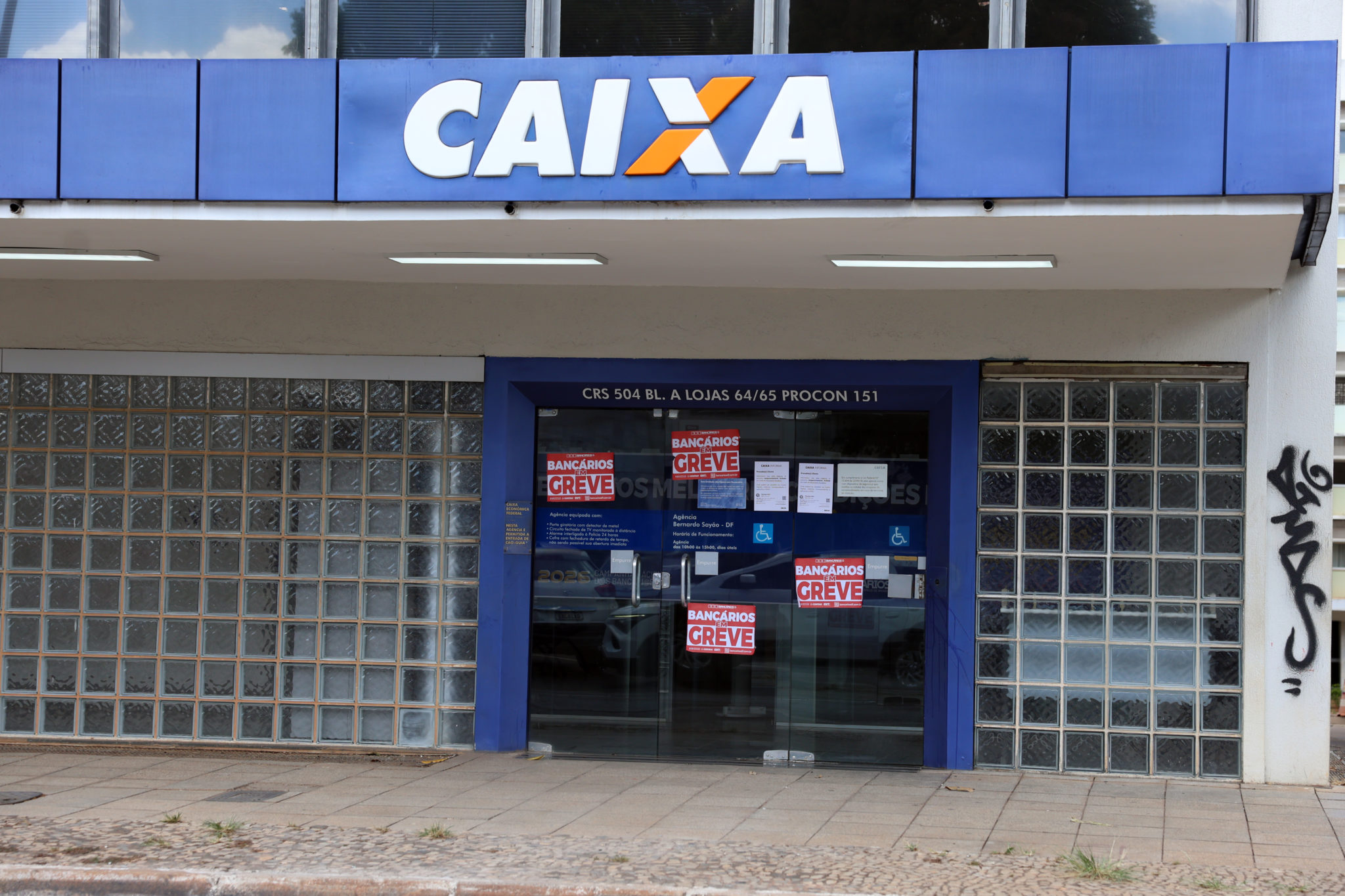 Funcionários rejeitam proposta e greve da Caixa continua em todo o país