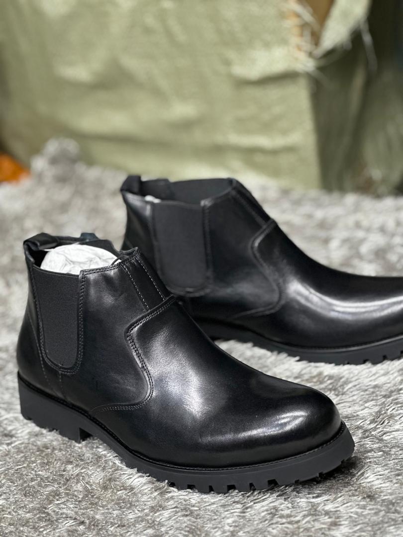 Men's Heavy-Duty Slip-On Chelsea Boots with Treaded Outsole