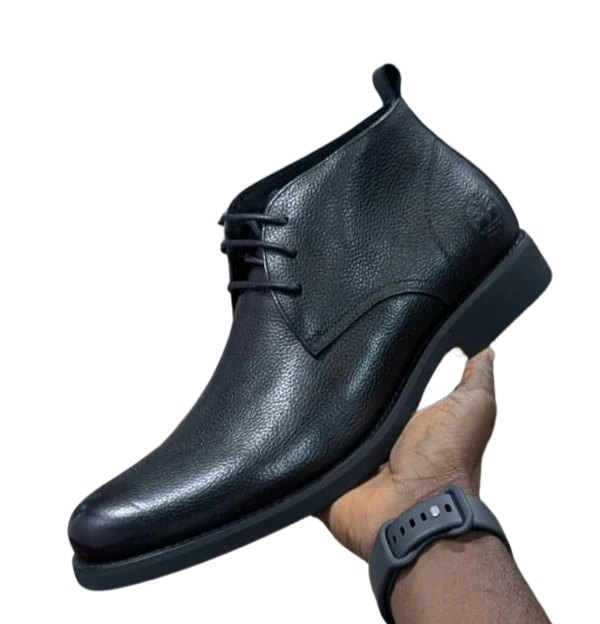 Timberland Men's Black Tumbled Leather Chukka Boots