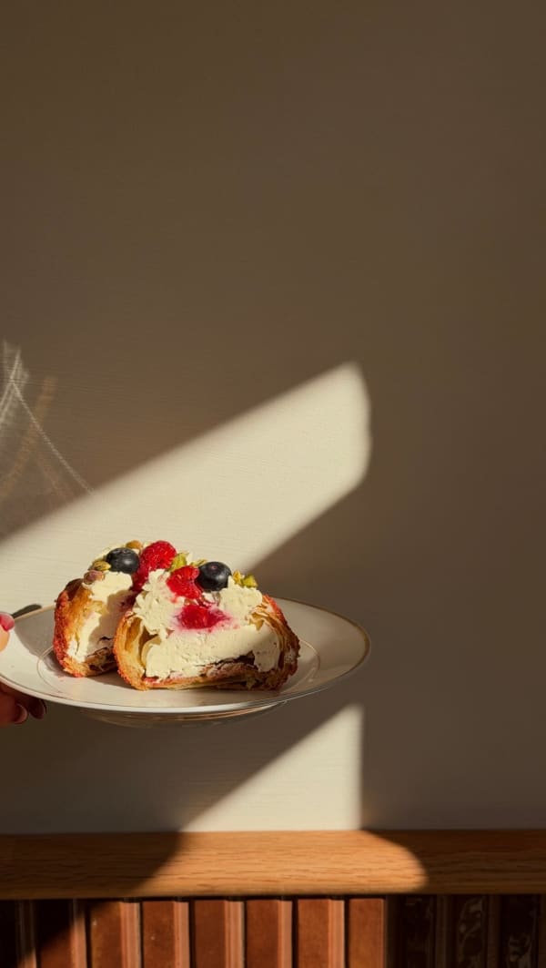 Choux with raspberry