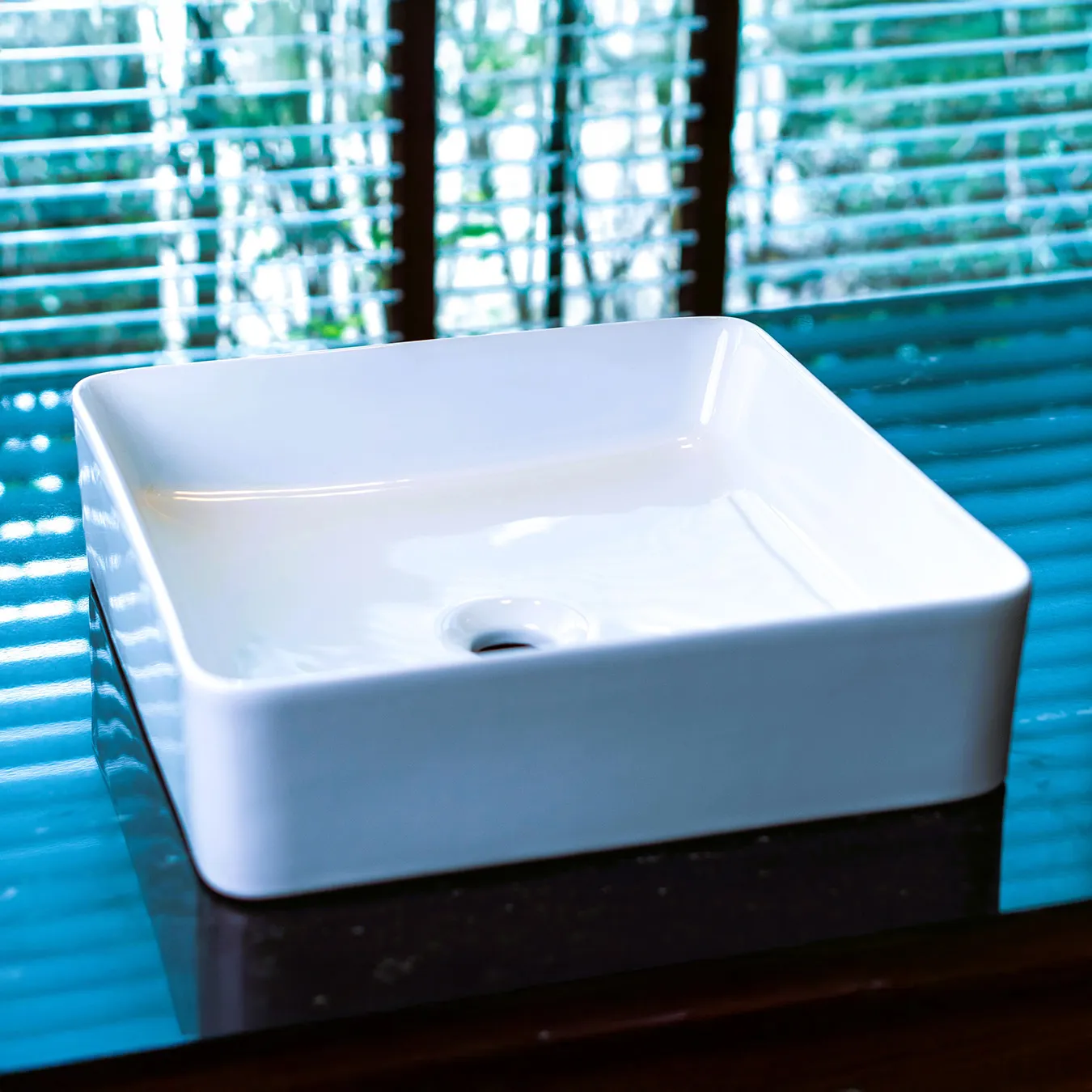 Daytona sink in a well lit, modern bathroom