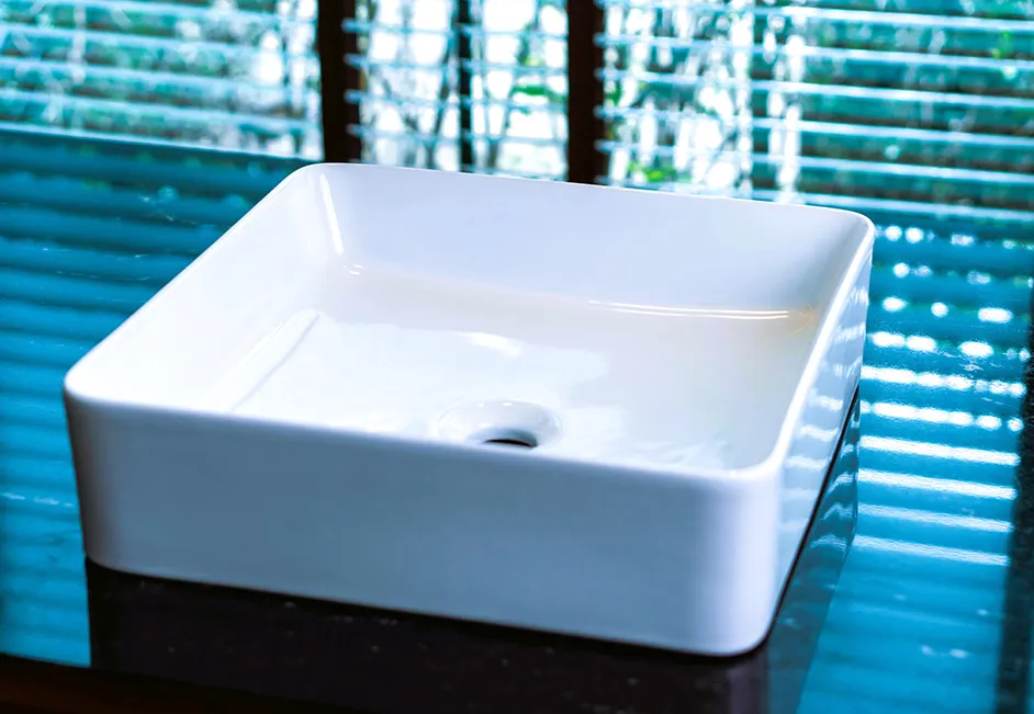 Daytona sink in a well lit, modern bathroom