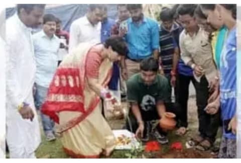 खुदीराम बोस की जन्मभूमि की माटी और बूढ़ी गंडक के जल से बंगाल में रोपे जा रहे पौधे