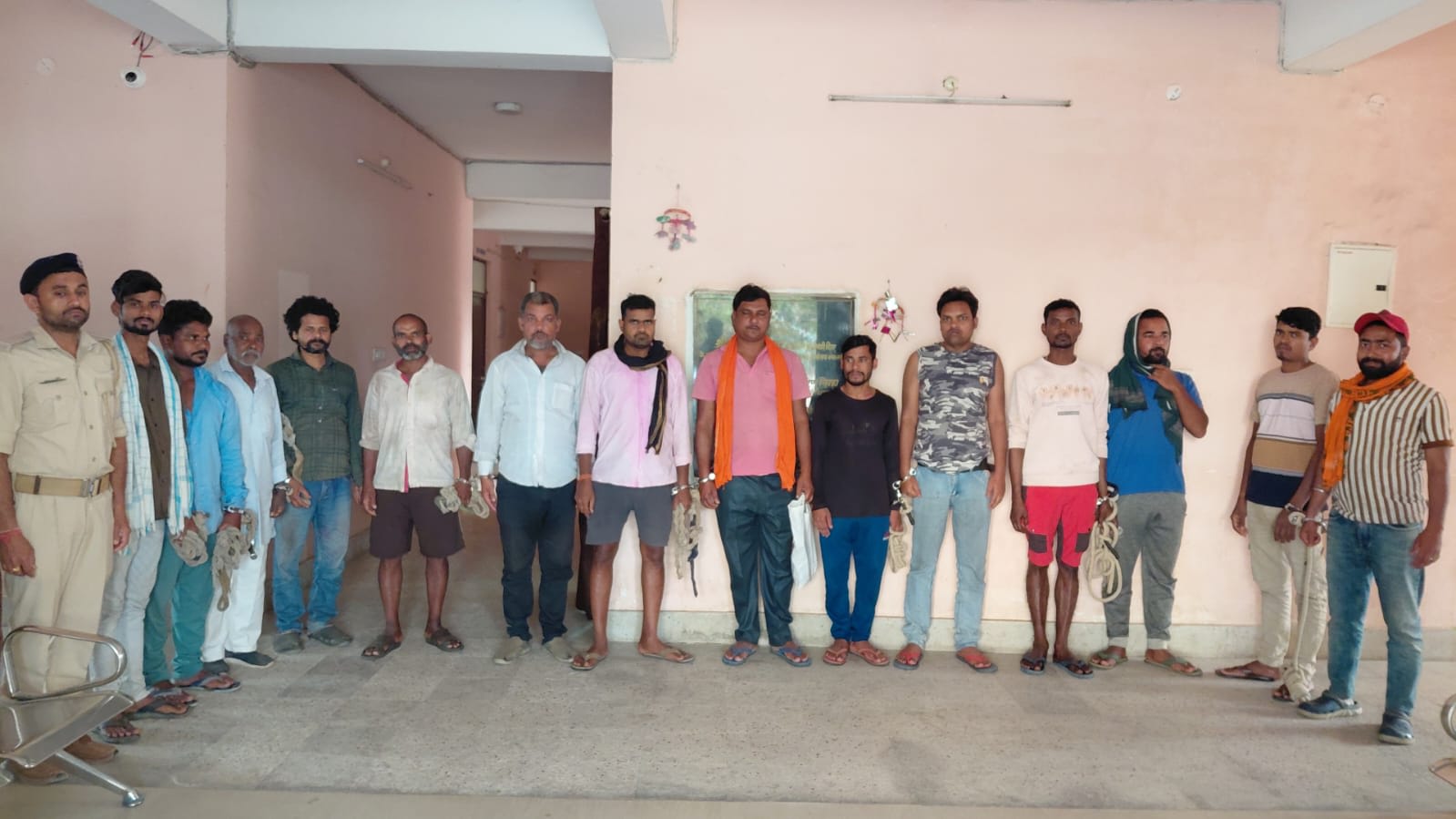 लखीसराय में शराबबंदी कानून के तहत बड़ी कार्रवाई, छापेमारी में 14 पियक्कड़ गिरफ्तार