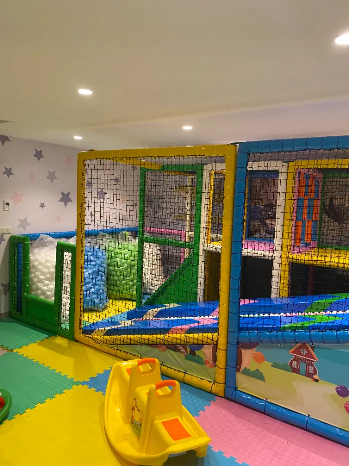 The general appearance of the indoor playground we established for the hotel, which shows the ball pool and multi-storey structure, is completed with colorful floor mats.