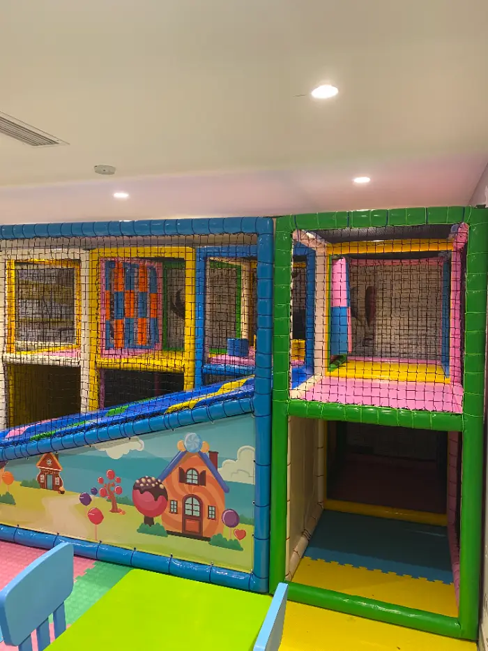 In the indoor playground designed by our company, the cute house patterned slide and tunnel details offer a safe environment for children to explore.
