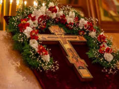 Воздвижение Креста Господня: Праздник и его значение