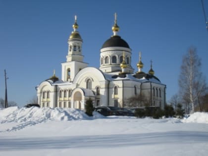 Преосвященнейший епископ Паисий совершил ночную Божественную Литургию иерейским чином на Свято-Симеоновском подворье Александро-Невского Ново-Тихвинского женского монастыря