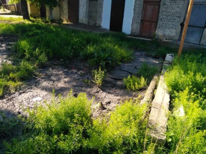 Подтопление двора на Энгельса, 138а устраняют специалисты Курскводоканала и Мосводоканала