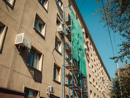 Восстановление здания на Красной площади Курска продолжается