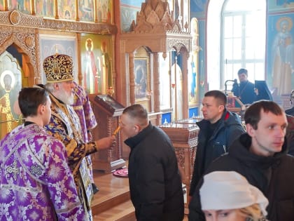 Митрополит Герман совершил литургию в Новодворском храме Курского Свято-Троицкого женского монастыря