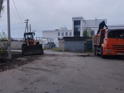 В Курске со стихийной свалки на Карла Маркса вывезено более 140 кубометров мусора