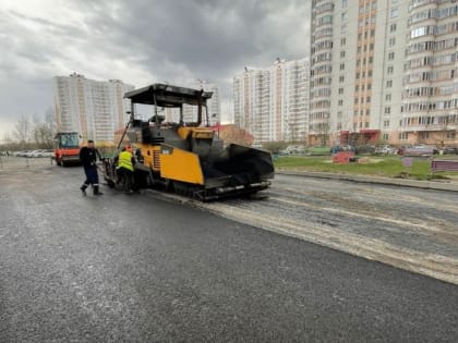 В Курске обновляются дворовые территории многоквартирных домов