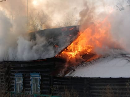 В Курской области горел жилой дом