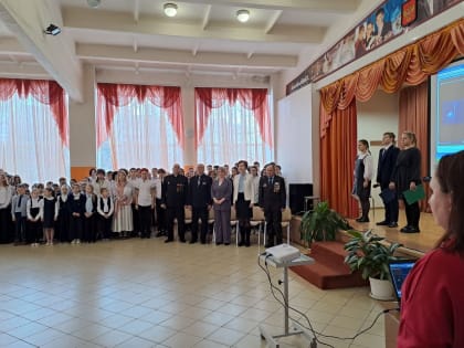 В школе № 38 состоялась торжественная линейка «Афганистан — наша память и боль».