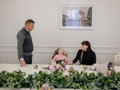 Роман Старовойт подарил специализированный велосипед девочке с ОВЗ