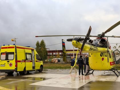 Курские медики доставили в Москву ребенка на вертолете