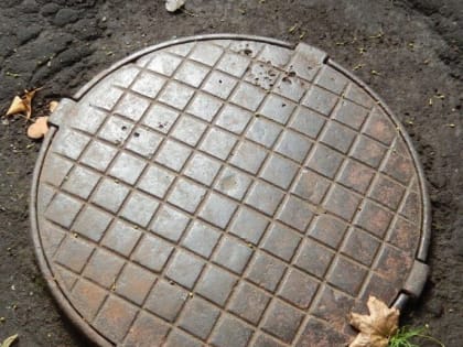 С начала года в областном центре привели в порядок 389 смотровых колодцев.