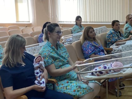 Легко и удобно получить самый первый документ - свидетельство о рождении. Для этого можно воспользоваться порталом госуслуг, в рамках суперсервиса «Рождение ребенка»