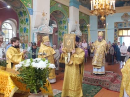В Неделю 4-ю по Пятидесятнице Преосвященнейший епископ Паисий совершил Литургию в Успенском храме поселка Касторное