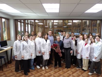 Встреча с  профессором кафедры инфекционных болезней, почетным профессором КГМУ, д.м.н. Владимиром Яковлевичем Провоторовым