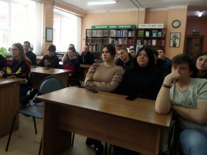 Курчатовские библиотекари провели информационный час для студентов колледжа