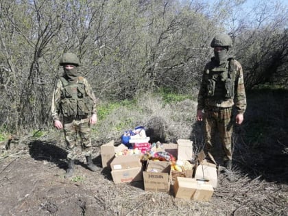 Председатель общественного совета Женское движение в Курской области Лилия Державина доставила пасхальные куличи к празднику и гуманитарный груз