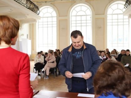 В Курске прошла жеребьевка по распределению новых квартир для жильцов аварийных домов по улицам Обоянская, 24 и Республиканская, 42-а