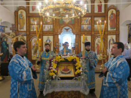 В канун праздника Покрова Пресвятой Владычицы нашей Богородицы и Приснодевы Марии Преосвященнейший епископ Паисий совершил Всенощное бдение