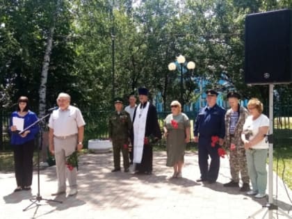 В Пристенском благочинии прошли памятные мероприятия: акция «Свеча памяти» и митинг ко Дню памяти и скорби
