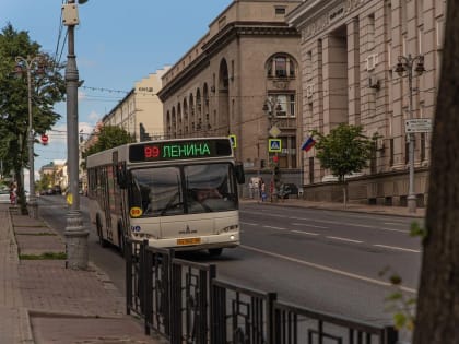 Возле пешеходных переходов в Курске установят новые остановочные павильоны