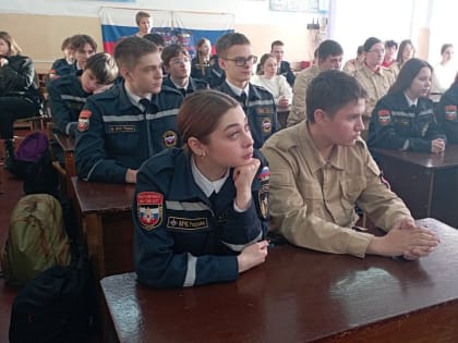 Курские школьники встретились с курсантами Краснодарского высшего военного училища имени генерала армии С. М. Штеменко.