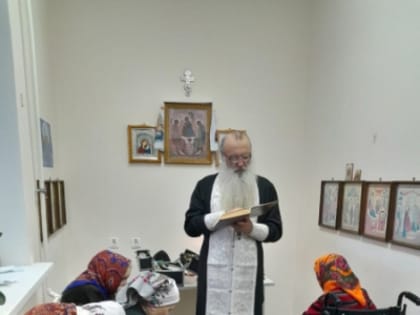 Духовник Щигровской епархии посетил Отделение временного проживания граждан пожилого возраста и инвалидов в с. Сейм