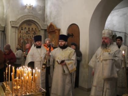 В канун Вселенской родительской субботы Преосвященнейший епископ Паисий совершил утреню с парастасом