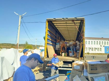 Продолжается работа активистов в распределительном центре