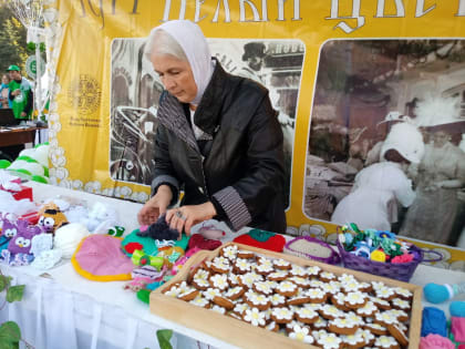 В День города в Курске «расцвели» шесть тысяч белых цветов