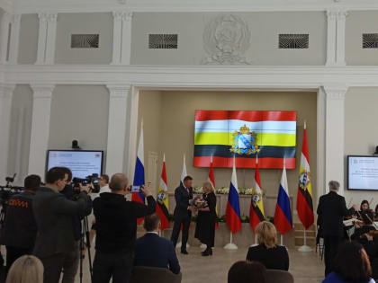 Роман Старовойт наградил курских врачей за работу в ДНР