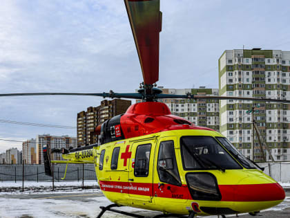 6-летнюю девочку с пневмонией доставили на вертолете санавиации из Конышевского района в Курск