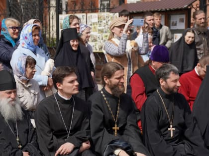 Архиерейское богослужение в праздник Иверской иконы Божией Матери