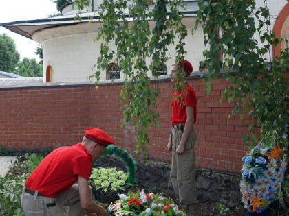 В Курчатове прошла патриотическая акция «Горсть памяти»