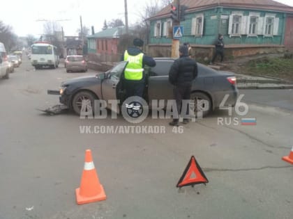 В Курске маршрутный ПАЗ врезался в иномарку