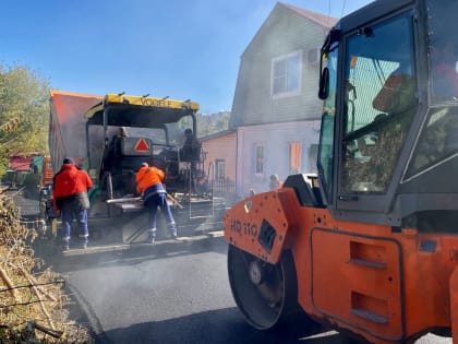 В Курске на Никитской под два слоя асфальта уложат черный щебень