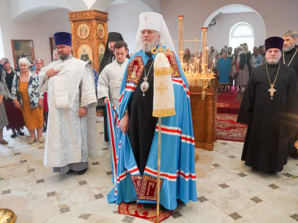 Митрополит Герман освятил храм апостолов Петра и Павла в пос. Черемушки Курского района