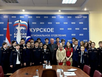В региональном исполкоме ветеран-афганец Геннадий Ветров поделился с курской молодежью о своей службе в разведке
